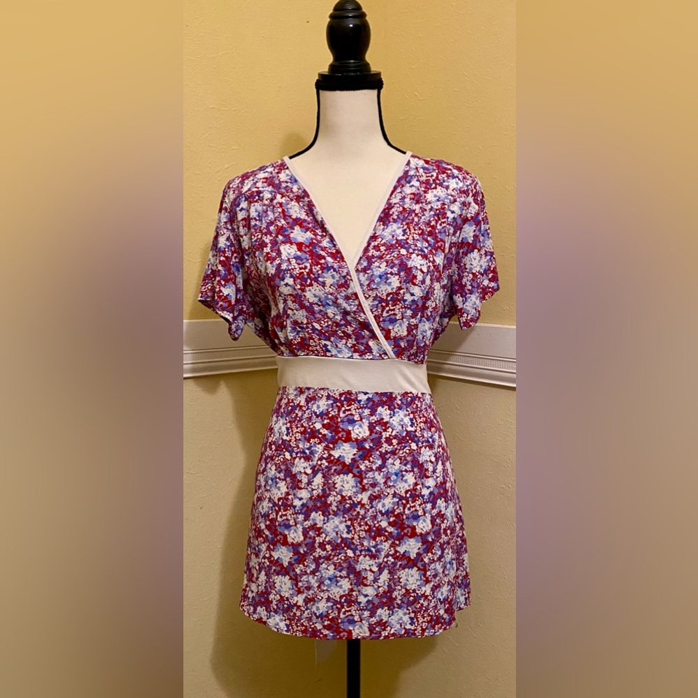 LOCO LINDO Ladies Tie back Top; floral; XL; EUC.